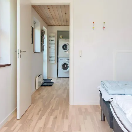 6 Person In Bjert Feriehus *